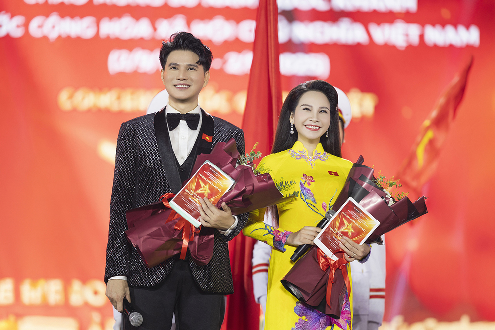 Vũ Mạnh Cường Gác Nỗi đau Bố Nhập Viện, Hoàn Thành Vai Trò Mc Tại Concert Quốc Gia Do Swaglive Tài Trợ