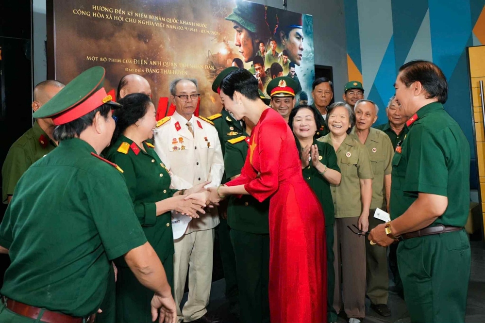 SWAGLIVE Sao - Xuân Lan tổ chức buổi xem phim đặc biệt dành cho các cựu chiến binh