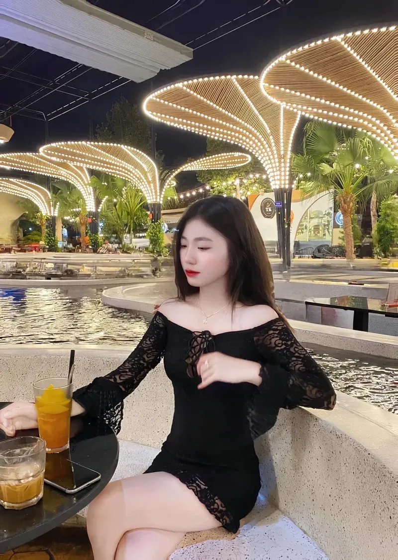 Gái xinh tiktok mặc váy ngắn khoe vẻ đẹp đáng yêu, tươi mới