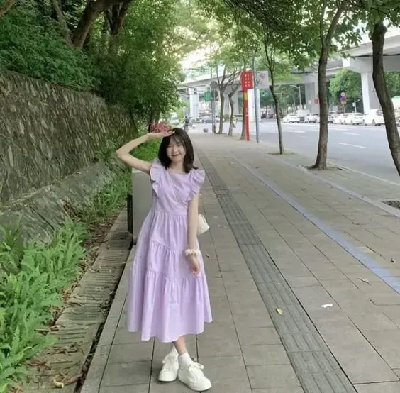 Gái xinh gợi cảm dạo phố tạo ấn tượng mạnh mẽ và quyến rũ