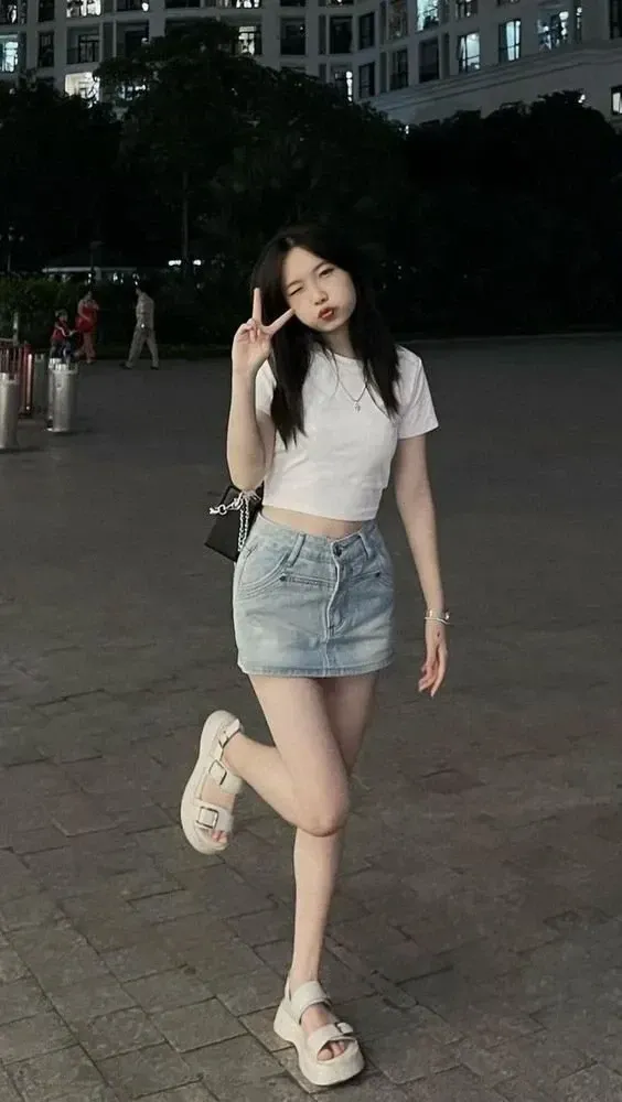 Gái xinh mặc áo trong suốt tạo sự quyến rũ và lôi cuốn