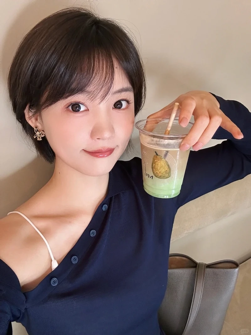 Dân mạng phát cuồng với gái xinh tóc ngắn Swaglive cực xinh