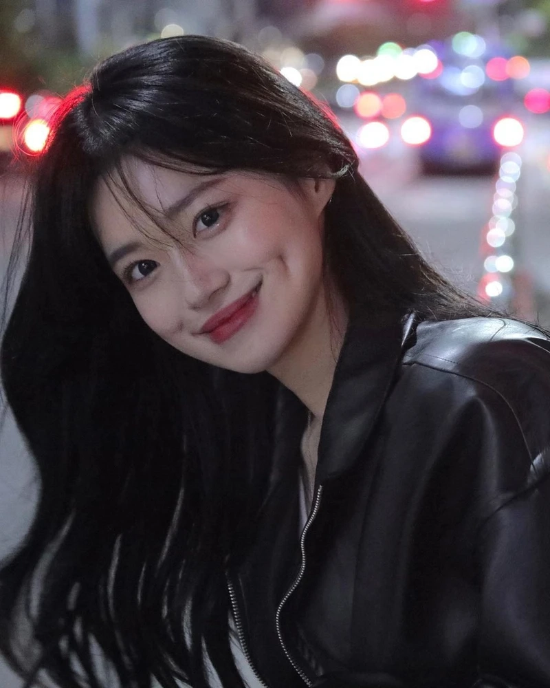 Dân mạng mê mẩn vẻ đáng yêu của gái xinh má lúm cute