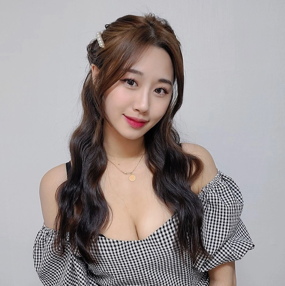 Con gái Swaglive đẹp xinh dịu dàng nóng bỏng gợi cảm