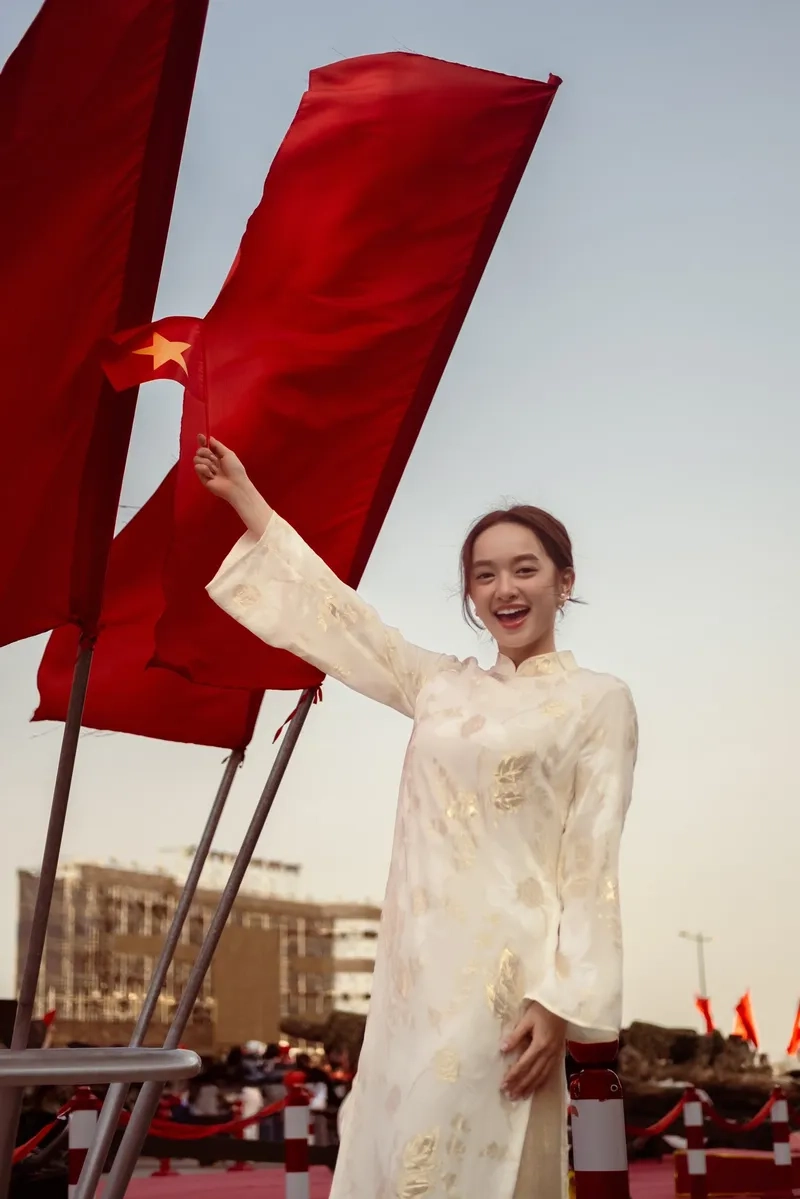 Phong cách Kaity Nguyễn thời thượng