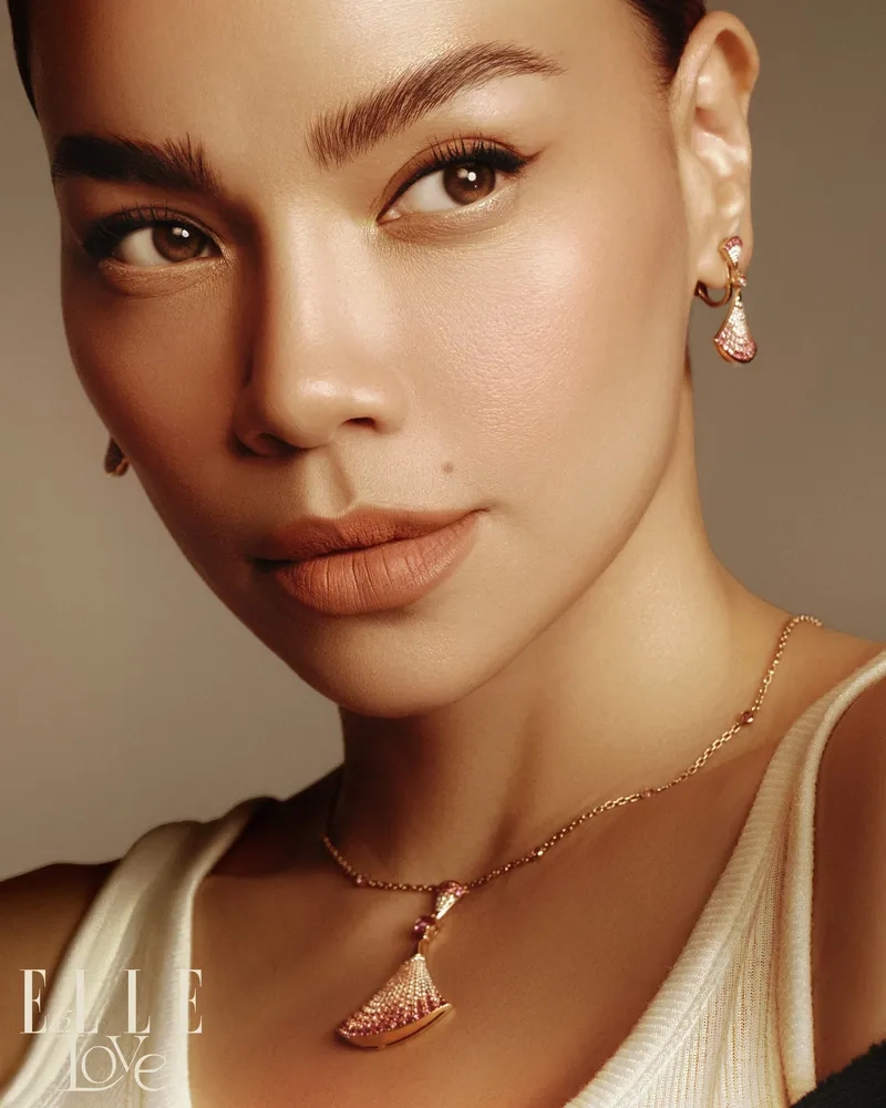 Thời trang Hà Hồ đẳng cấp quý phái