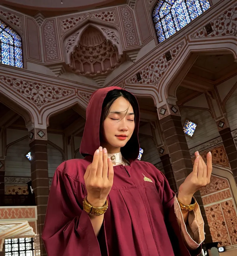 Lê Bống MC duyên dáng trên truyền hình