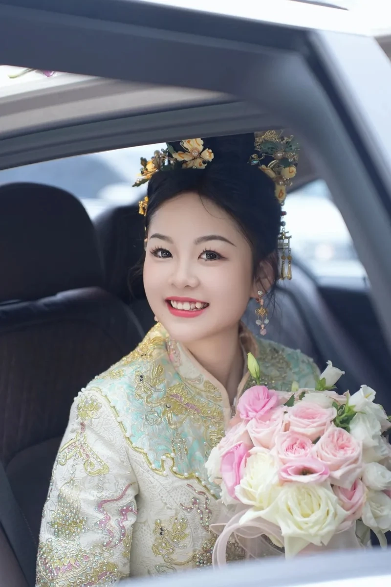 Năng động Gái răng khểnh phong cách trẻ trung